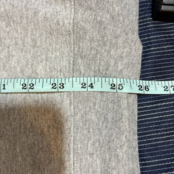 Champion Sweatshirt Men’s L Gray Crewneck Pullover Logo Athletic Casual - Picture 5 of 6